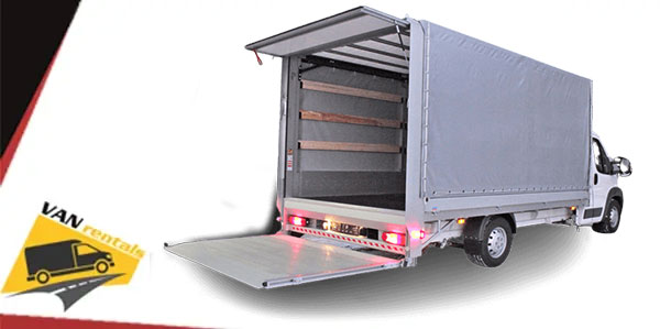Box truck with hydraulic ramp